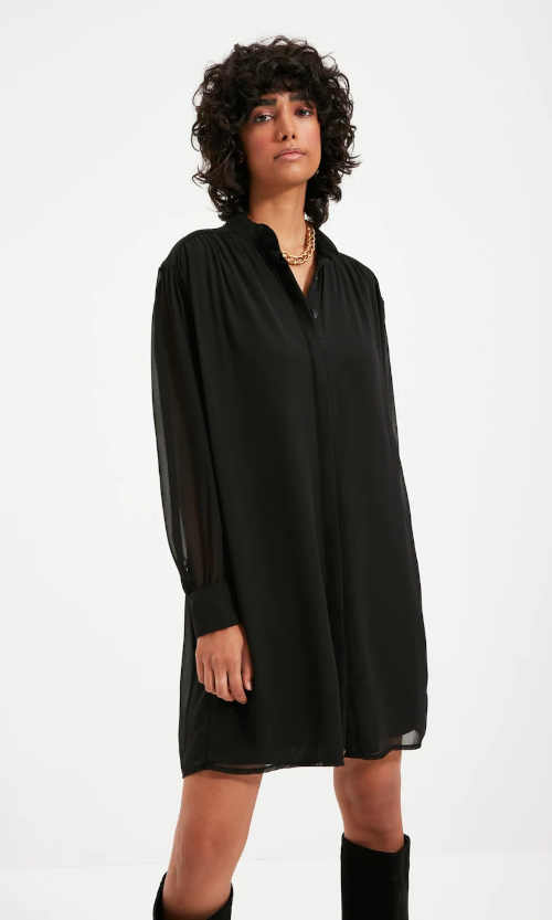Черна къса дамска стилна рокля с права и удобна кройка