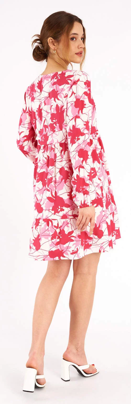 Розова флорална рокля за лятото