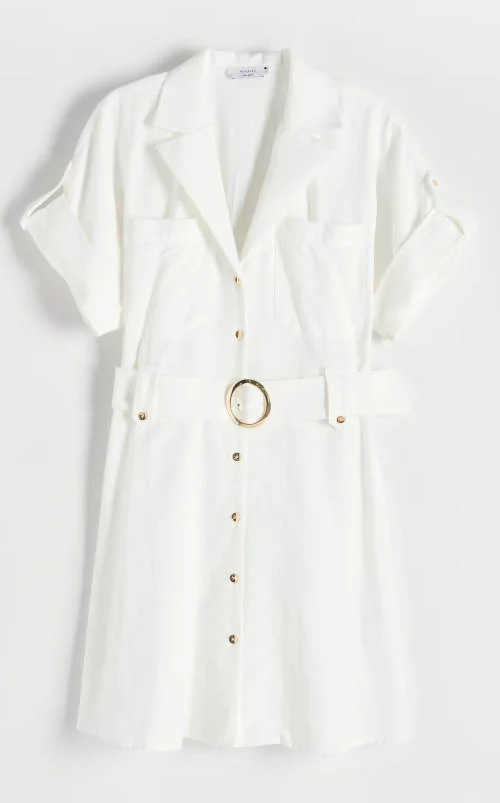 Лятна едноцветна бяла рокля с колан