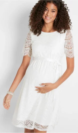 Елегантна сватбена рокля за майчинство в бяла дантела